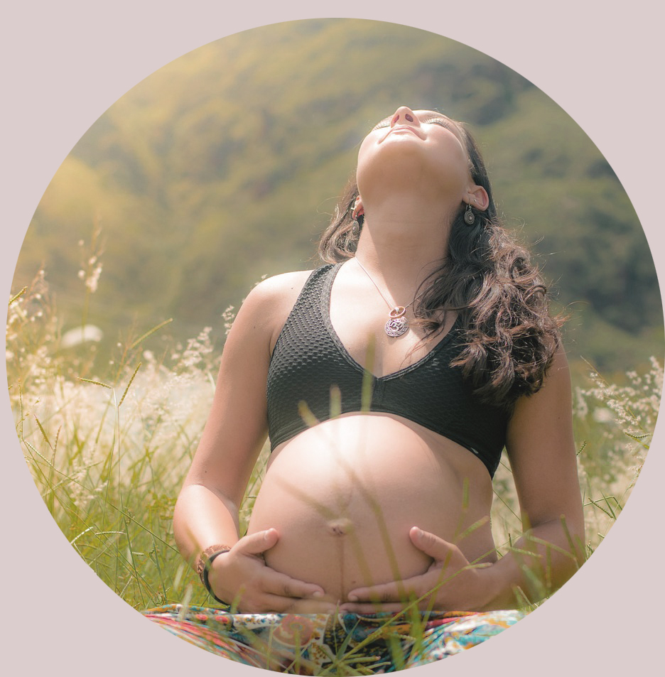 Gestant en Cercle: art, ioga i meditació per l'embaràs
